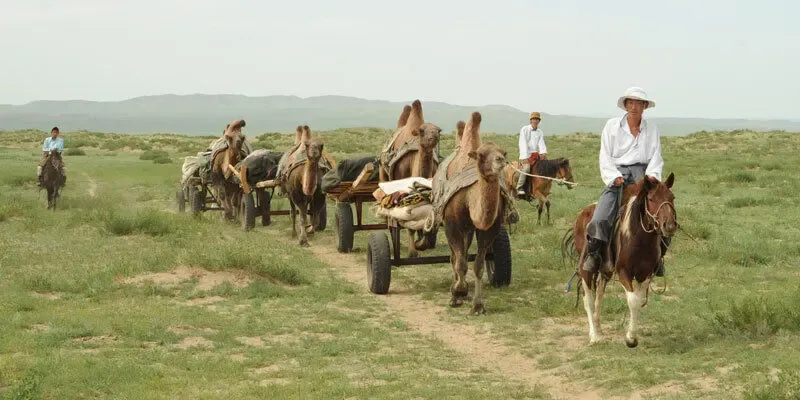 Unforgettable_Journeys_Mongolei_Kameltrekking.Bild@UnforgettableJourneys.quer