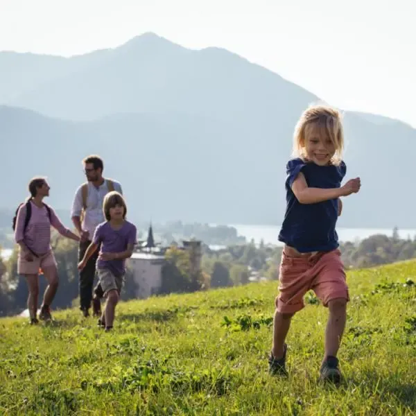 Wandern-mit-Familie-bei-Strobl-am-Wolfgangsee_Sebastian-Stiphout Wandern-mit-Familie-bei-Strobl-am-Wolfgangsee Fotograf: Sebastian Stiphout