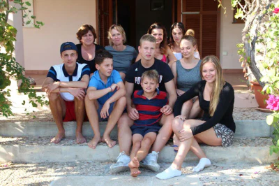 Drei Freundinnen, sieben Kinder, ein Haus: Wir wünschten Gesellschaft für unsere Kinder und Freundinnenzeit für uns. Wir wünschten uns Sonne, Pool und Strand. Und das alles nicht in einer anonymen Hotelanlage ...