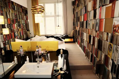 Ein super Headquater für ein cooles Wochenende in Berlin! Zum Beispiel mit Freundinnen oder Family! Sechs und mehr auf einen Streich: Hier gibt´s chillige Zimmer mit Hochbetten, in denen alle Platz finden! Aber natürlich auch einen