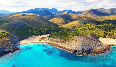 Fernab der Playa de Palma warten die weniger bekannten, aber umso schöneren Strände und Buchten Mallorcas. Die Insider und Locals von www.fincallorca.de haben uns ihre Lieblingsplätze verraten …