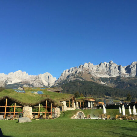 Biohotel Stanglwirt, Wellnessbereich von aussen, Bild: Sandra Mueller-Hofner, Trips4kids.de