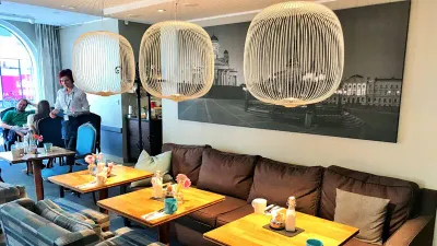 Mitten im eleganten Design District Punavuori im Herzen Helsinkis fühlen sich Familien rundum wohl. Shops, Galerien und Parks sind alle um die Ecke. Die nächste Straßenbahnhaltestelle ist nicht einmal 100 Meter und das Stadtzentrum mit den Sehenswürdigkeiten Helsinkis nur wenige Minuten entfernt ...