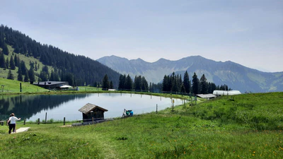 Bergpanorama-mit-See Foto: © Nadine Sorgenfrei, Trips4Kids.de