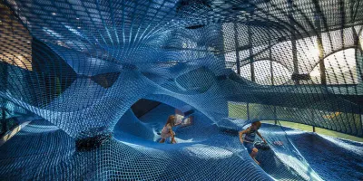 family-hotel-amarin-blaues-kletternetz