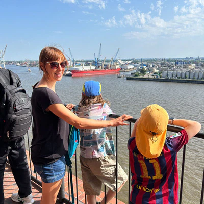 Family-Plaza-Elbphilharmonie Foto: © Aline Scheuböck Trips4Kids.de