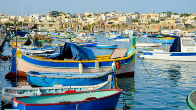 Fischerboote-im-Hafen–Maltalingua Fischerboote-im-Hafen Foto: ©maltalingua