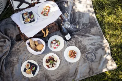 Gourmet_Picknick_©_Quellenhof_Luxury_Resort_Lazise_-_Florian_Andergassen Gourmet Picknick - Quellenhof Lazise