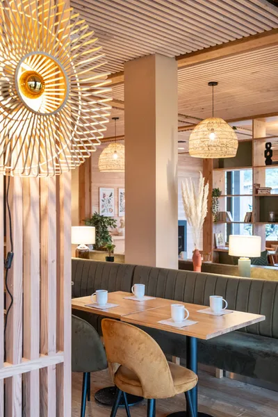 Hotel Bout du Parc Versailles - Café Bild: Manu Reyboz