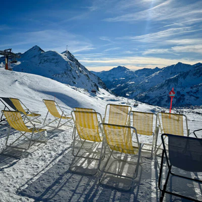 Liegestuhle-mit-Bergblick--Obertauern Foto: © Andrea Fischer Trips4Kids.de