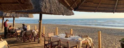 Wir haben da einen heißen Tipp in bella Italia für Euch: Direkt am feinsandigen Privatstrand liegt das großzügige Paradù Eco Resort inmitten eines Pinienhains. Komfortable Chalets und Lodge Tents bieten genügend Abstand und Platz für bis zu sieben Personen, also perfekt für einen entspannten Urlaub mit Familie und Freunden!