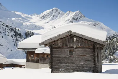 TVB Stubai Tirol - Huette im Winter