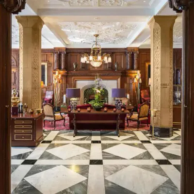 Vier Jahreszeiten Hotel Hamburg - Wohnhalle