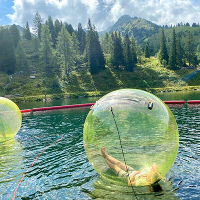 Waterzorbing-am-SchafsinnTeich Foto: © Andrea Fischer, Trips4Kids.de
