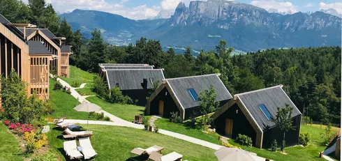 Adler Lodge Ritten Chalets im Garten