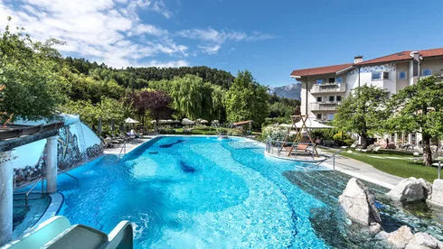 Gartenhotel Moser Aussenansicht - Familienhotels Südtirol