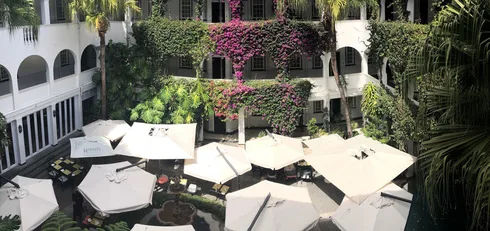 Courtyard im Winchester Mansion Hotel