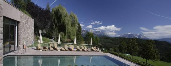 Aussenpool mit Aussicht Foto: © Parkhotel Holzner