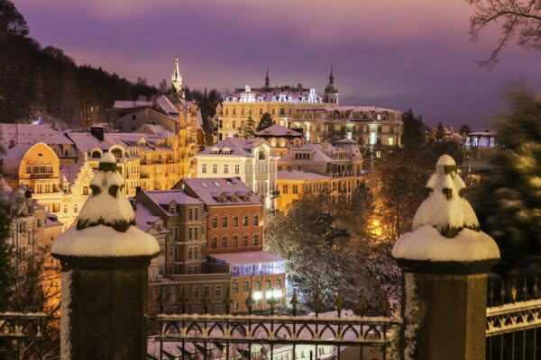 Karlsbad im Winter Bild: Shutterstock; Henryl Sadura