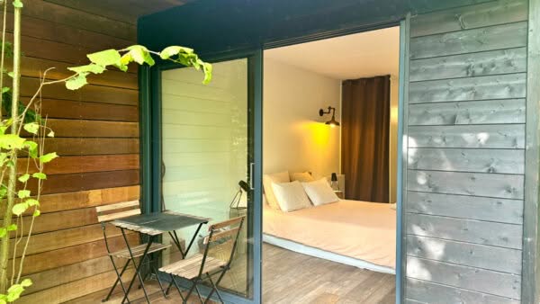 La-Cabane-de-Troyes-Bett im Grünen Foto: © Andrea Fischer, Trips4Kids.de