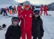 Serfaus Skilehrerin Linda mit Paulina (l.) und Frieda Foto: © Henry Berndt, Trips4kids.de