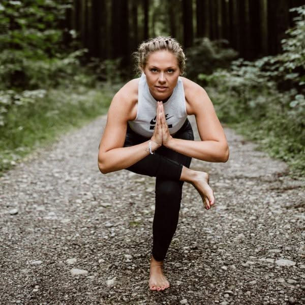 Yoga Glueck Pose